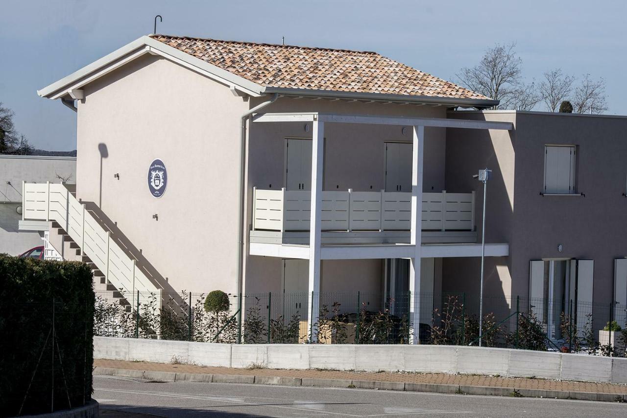 Home Suites Home Salionze Bagian luar foto
