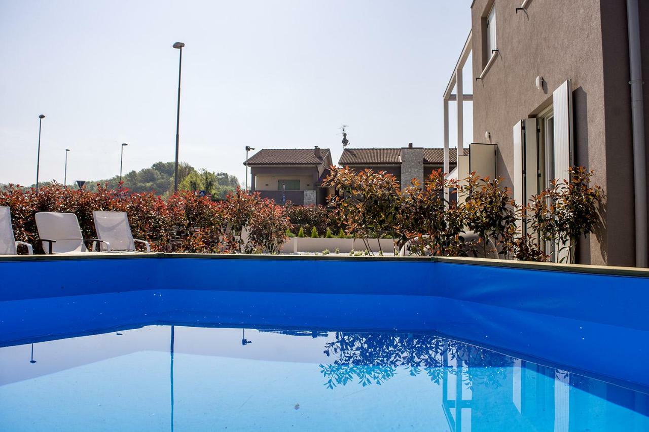 Home Suites Home Salionze Bagian luar foto