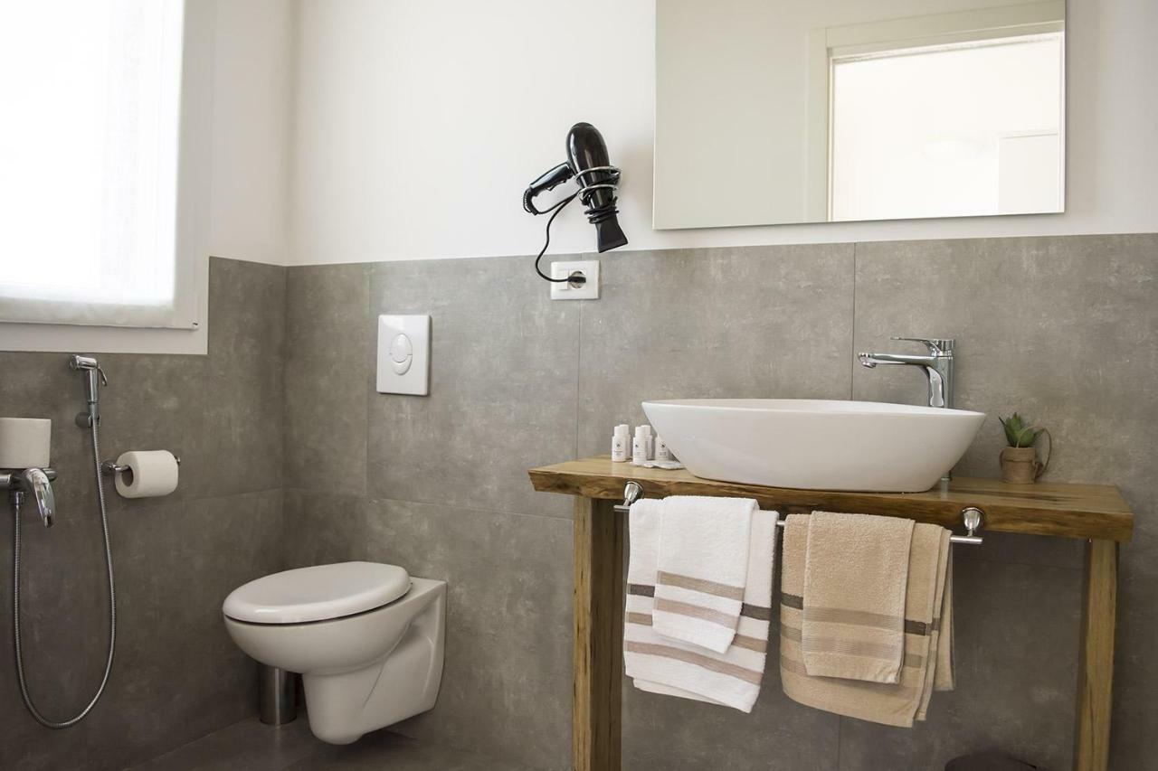 Home Suites Home Salionze Bagian luar foto