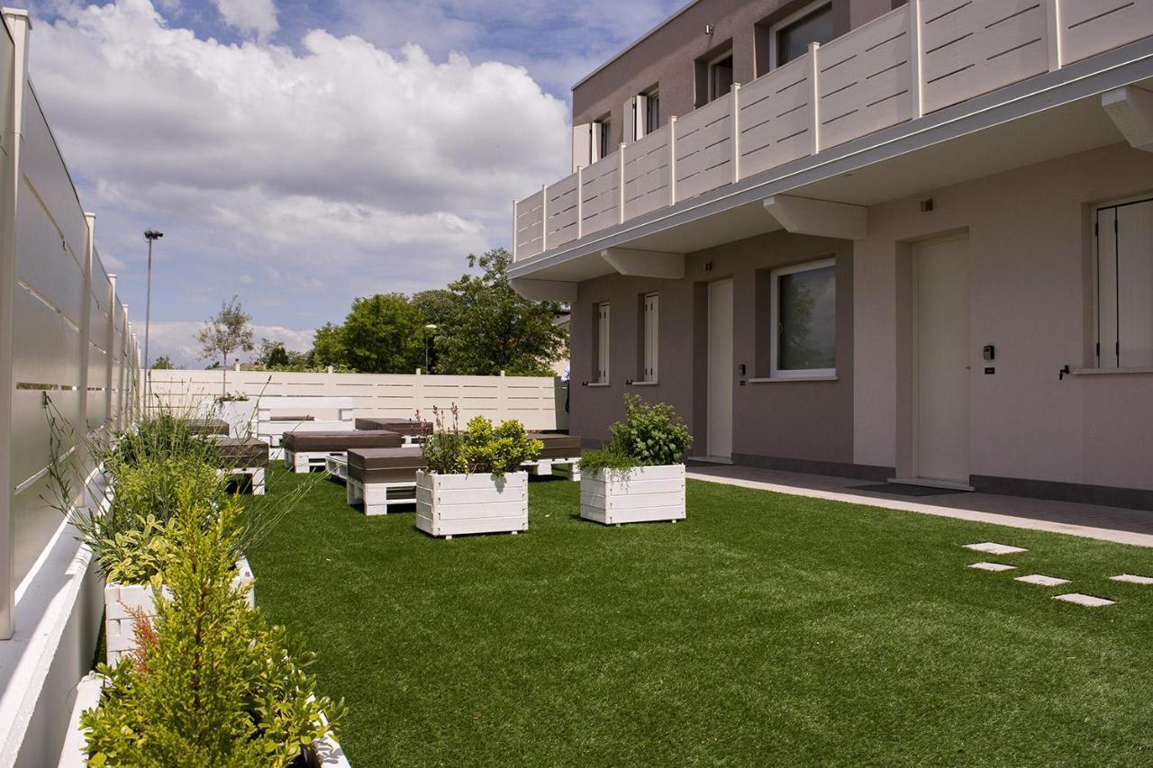 Home Suites Home Salionze Bagian luar foto